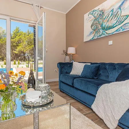 3 Bedroom Gorgeous In Semesterbostad Jadrtovac