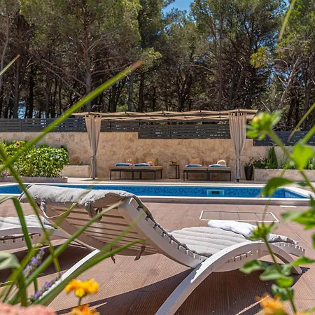 3 Bedroom Gorgeous In * Jadrtovac