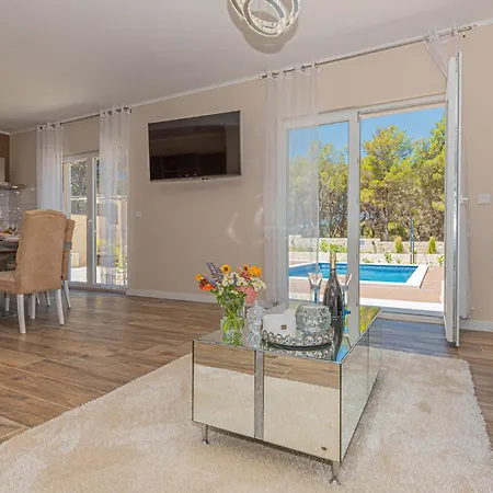 Holiday home 3 Bedroom In Jadrtovac