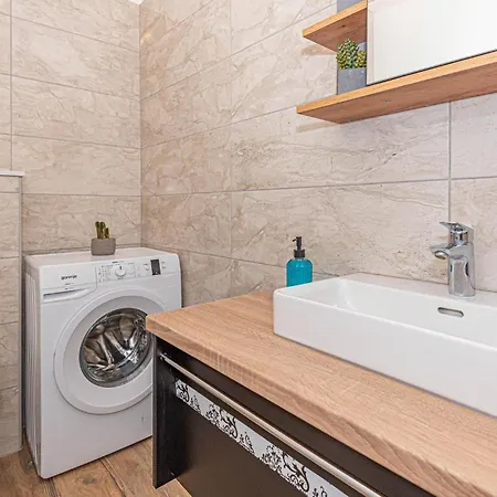 Semesterbostad 3 Bedroom Gorgeous In Jadrtovac