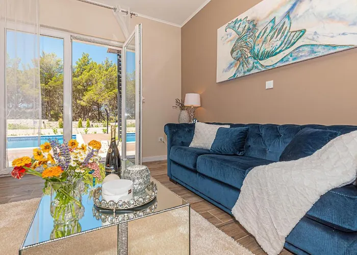 3 Bedroom Gorgeous In Hébergement de vacances Jadrtovac