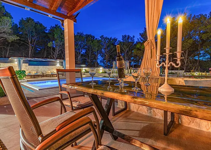 3 Bedroom Gorgeous In Vikendica Jadrtovac