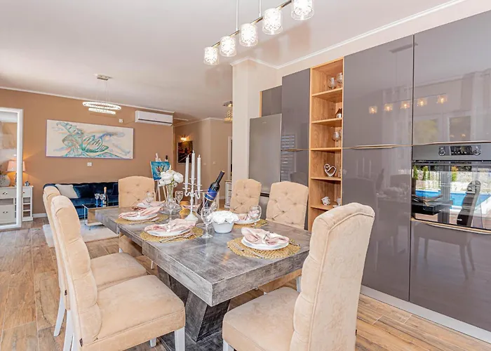 Vikendica 3 Bedroom Gorgeous In Jadrtovac