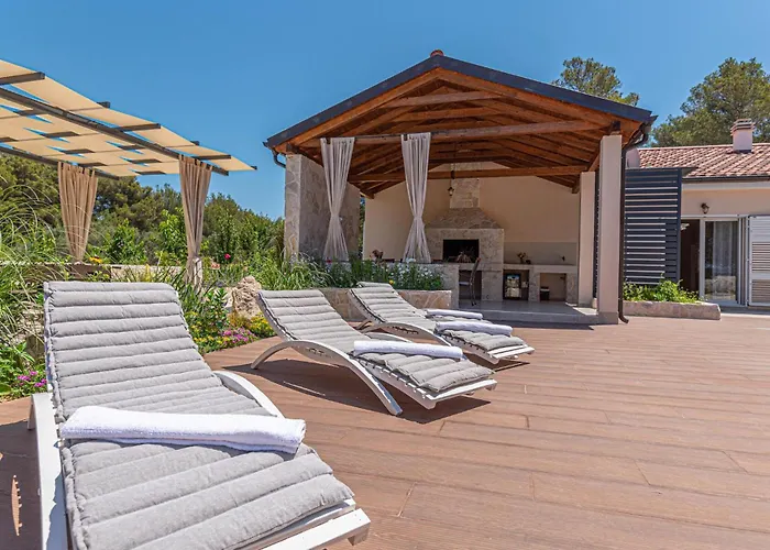 Vikendica 3 Bedroom Gorgeous In *